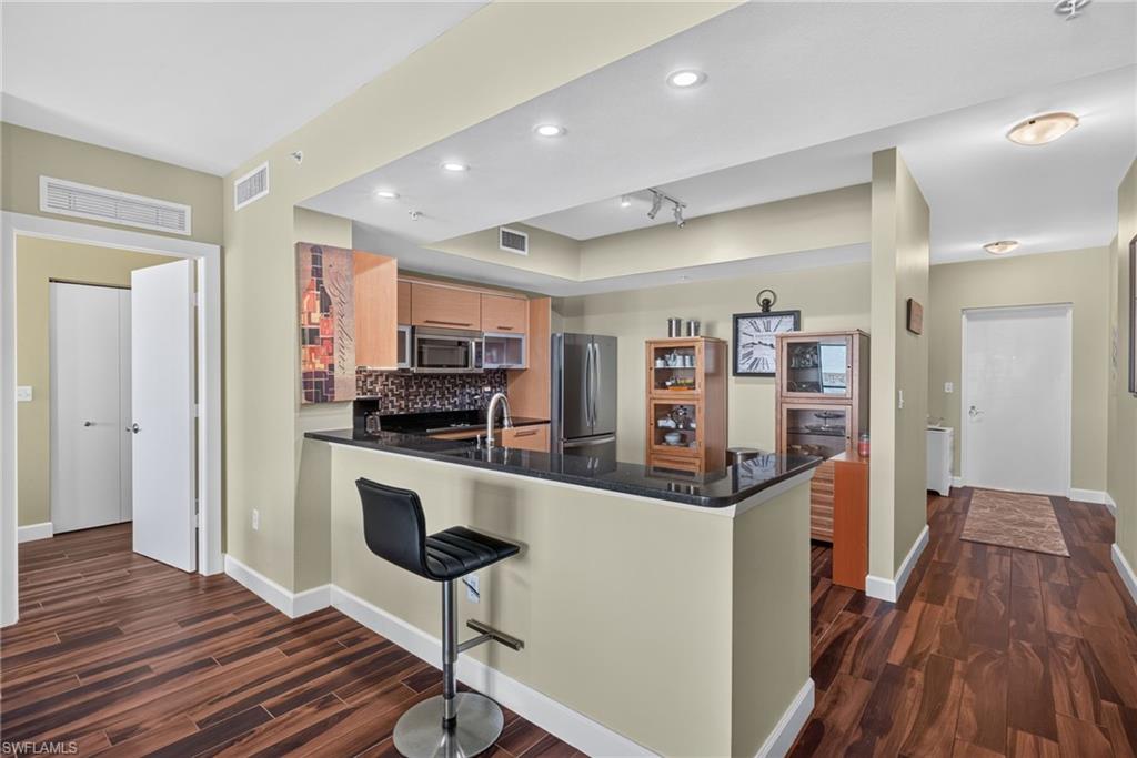 3000 Oasis Grand BLVD 505 photo 12