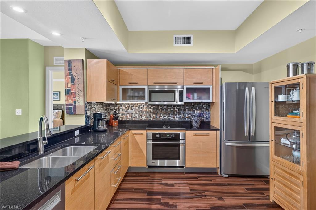 3000 Oasis Grand BLVD 505 photo 9