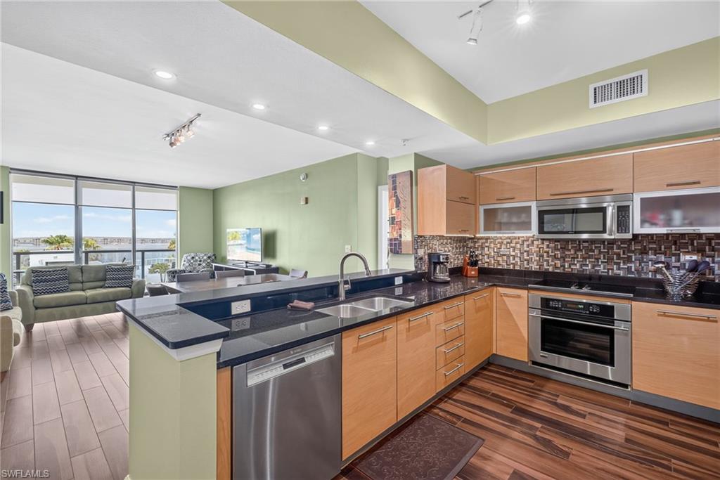 3000 Oasis Grand BLVD 505 photo 10