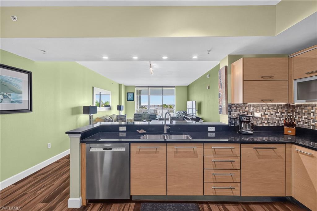 3000 Oasis Grand BLVD 505 photo 11