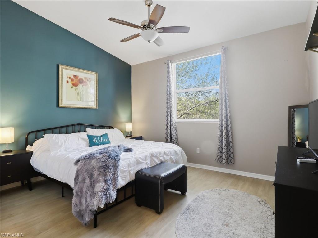 Vaulted ceiling with a ceiling fan