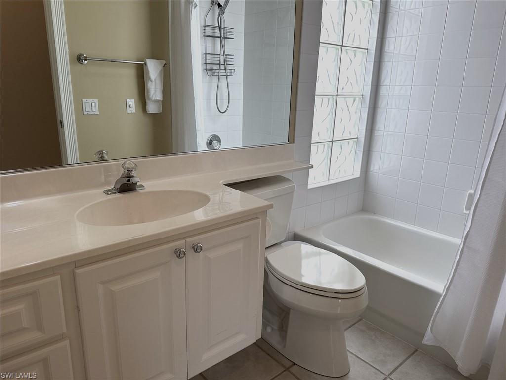 Full guest bath with tub/shower combo.
