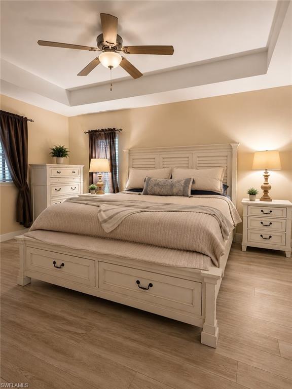 Tray ceiling with recessed lighting and a ceiling fan