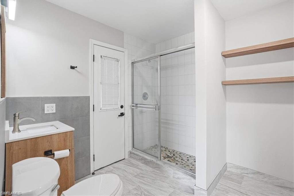 GUEST BATHROOM (3 OF 3)