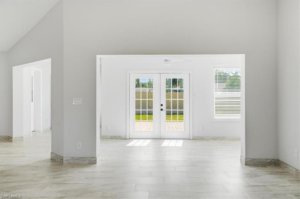 SUNROOM/FLEX AREA