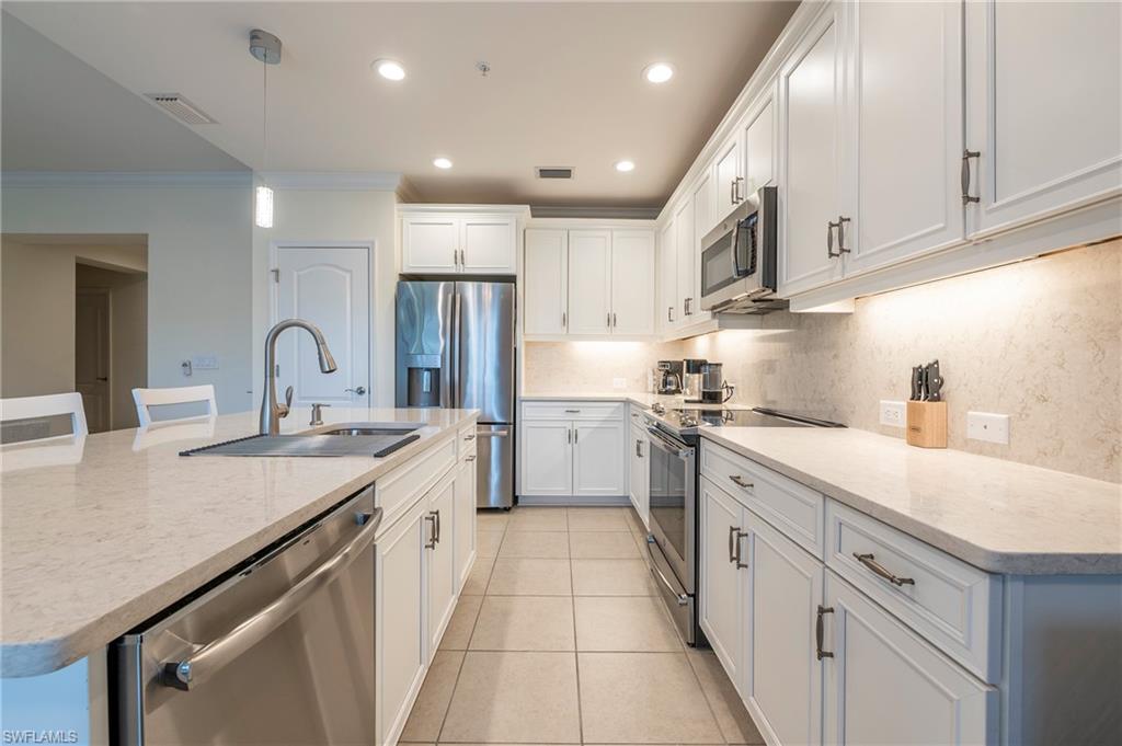 6954 Avalon CIR 702 photo 20