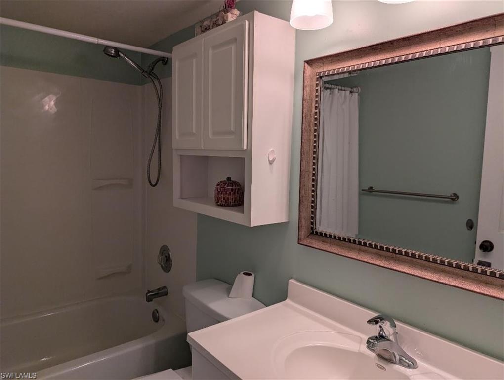 719 SW 47th TER 202 photo 11