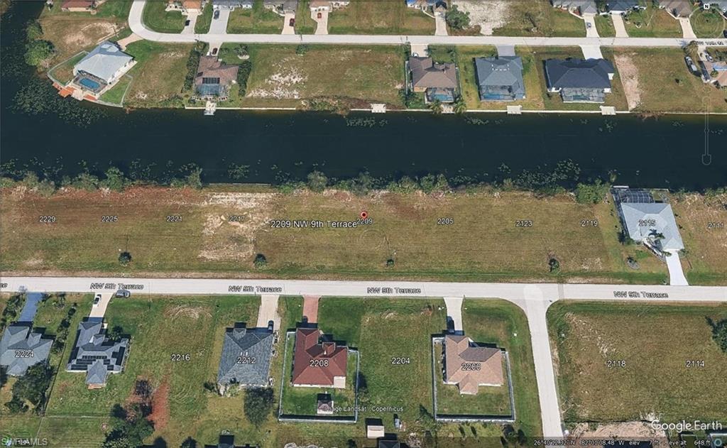 Canal-front lot featuring direct access to waterways