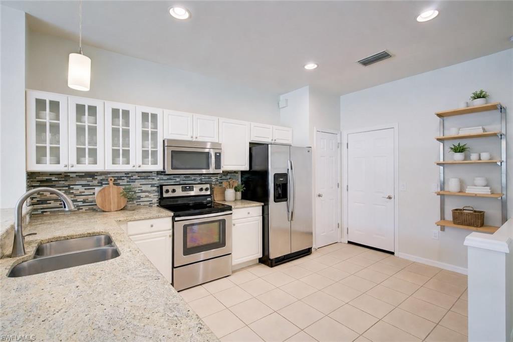 904 Hampton CIR