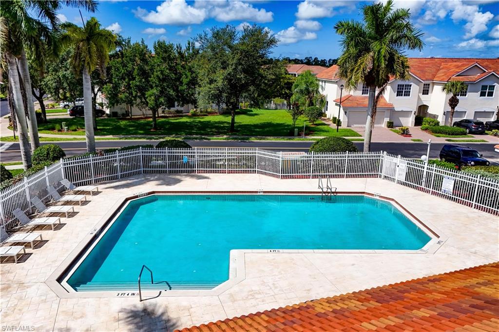 904 Hampton CIR photo 32