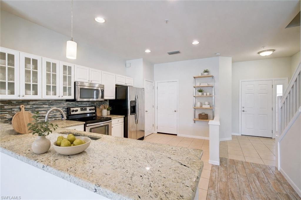 904 Hampton CIR photo 10