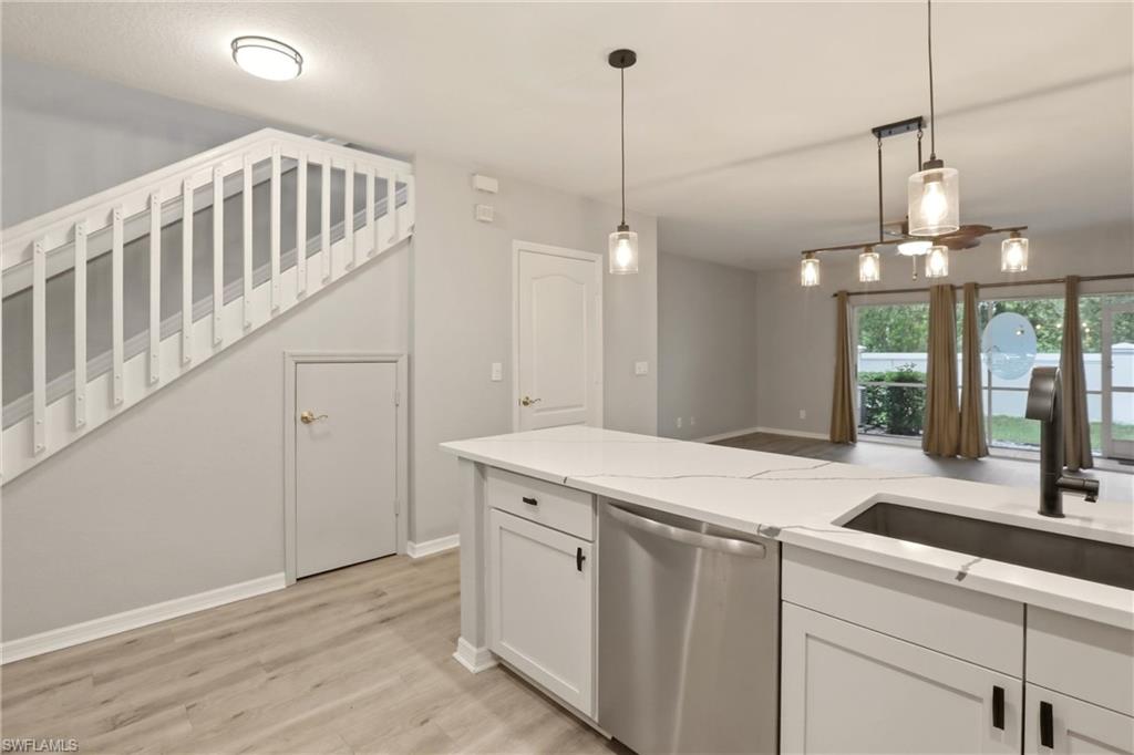 8697 Athena CT photo 10