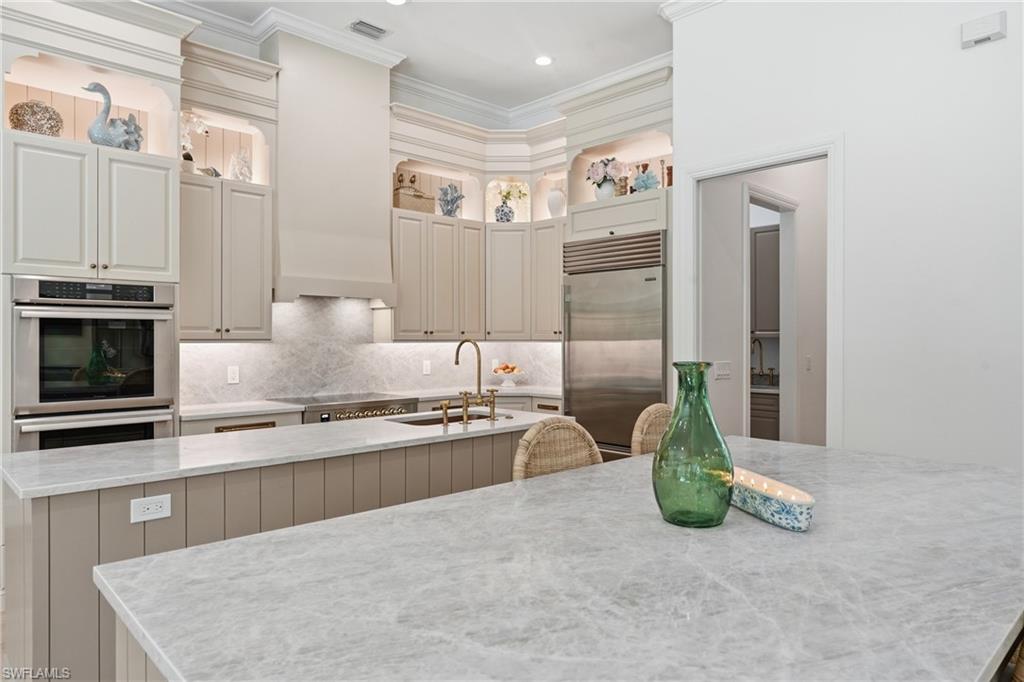 9833 Clear Lake CIR photo 10