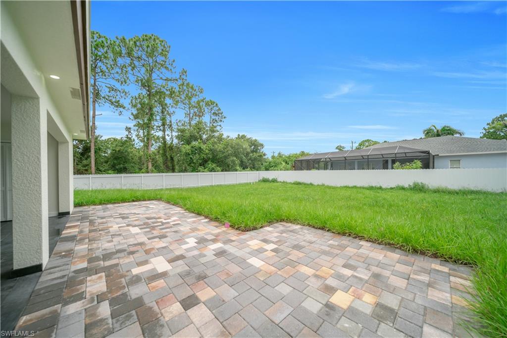 718 Frontenac AVE S photo 12