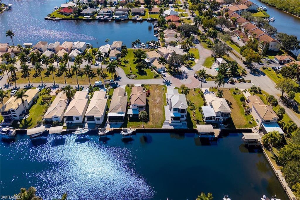 Waterfront residential area featuring multiple single-family homes and canals