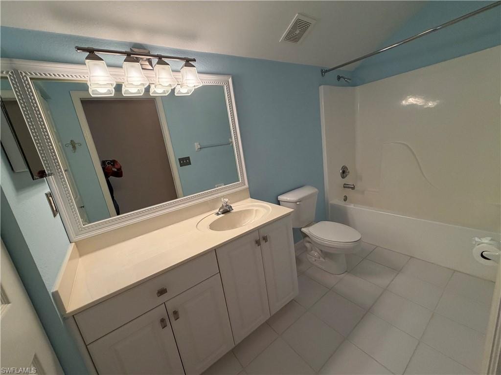 Common Bathroom on 2nd floor