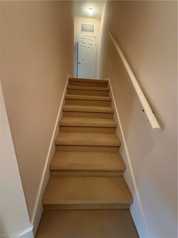 staircase to 2nd floor bedrooms