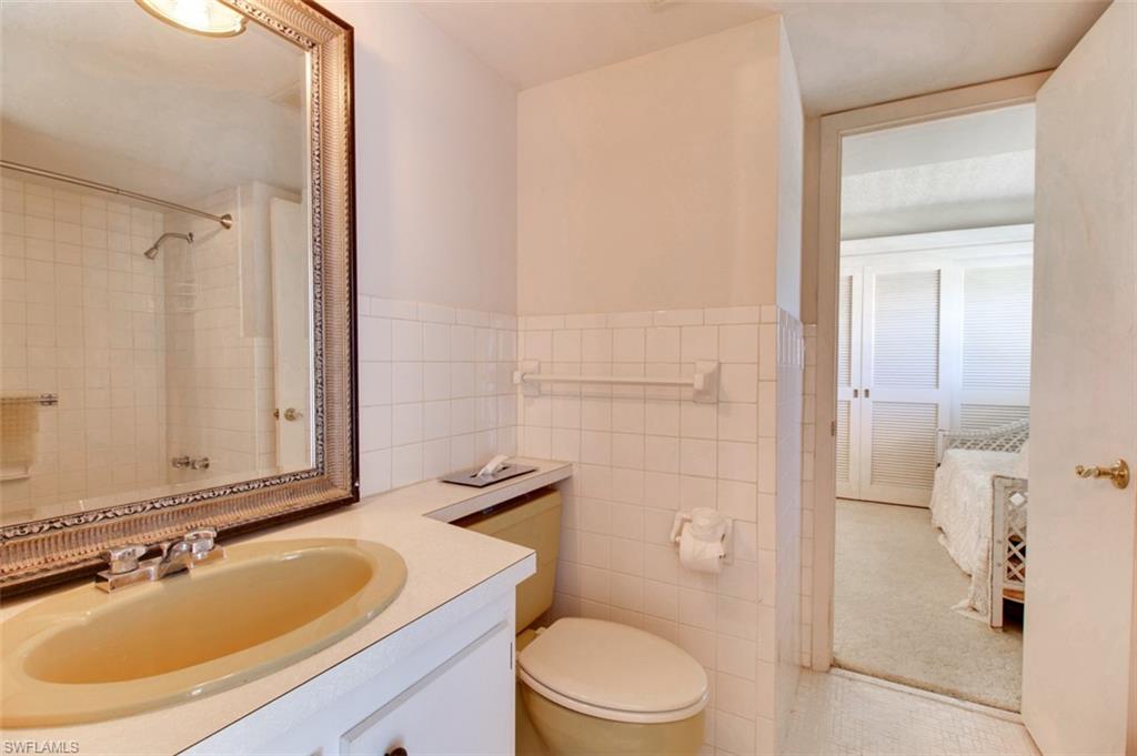 250 7th AVE S 305 photo 17