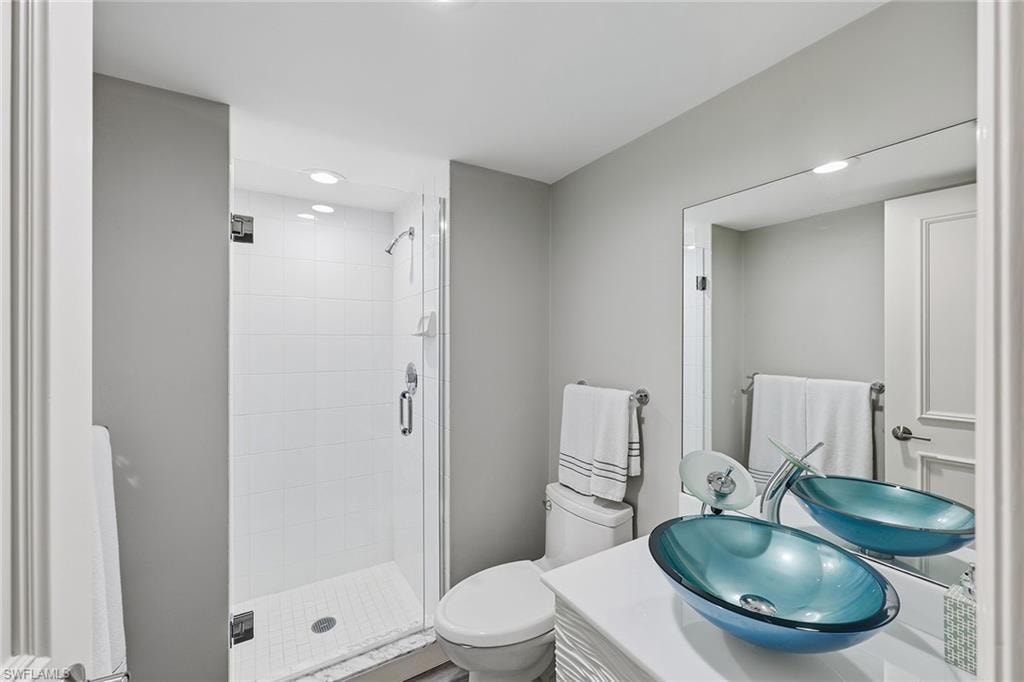 8111 Bay Colony DR 204 photo 29