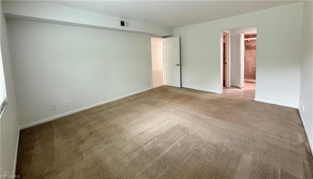 Master ensuite with walk in closet