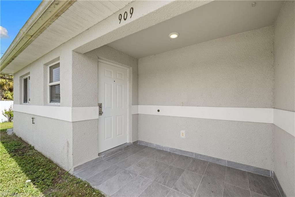 909 Jaguar BLVD