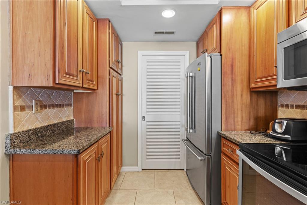 25900 Hickory BLVD 706 photo 16