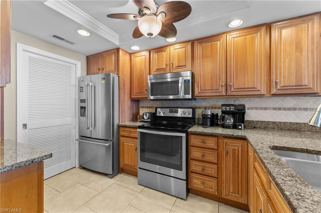 25900 Hickory BLVD 706 photo 12