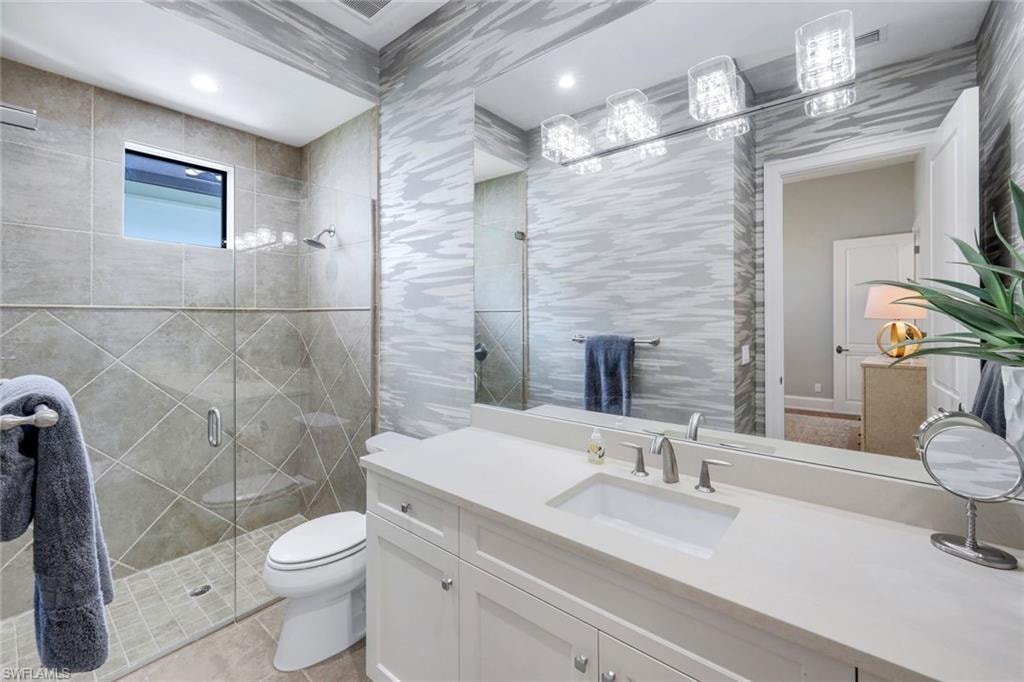 Ensuite bathroom 2