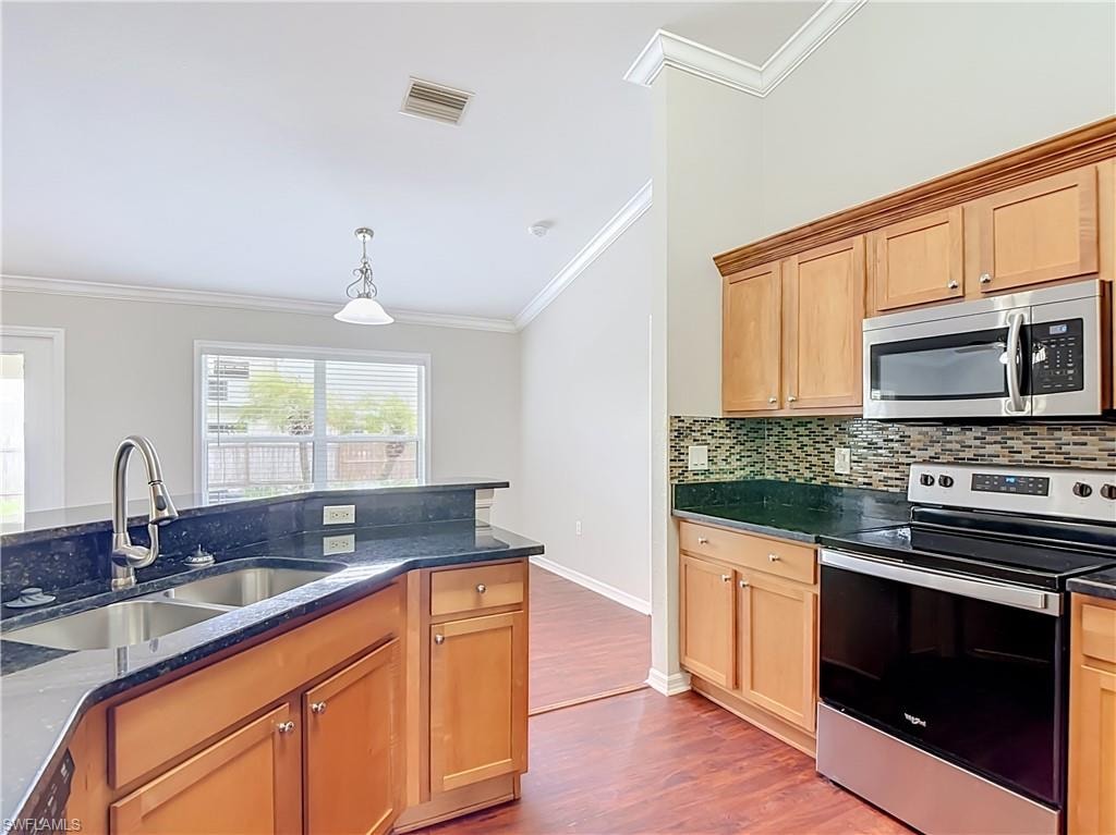 3511 SW 8th PL photo 9