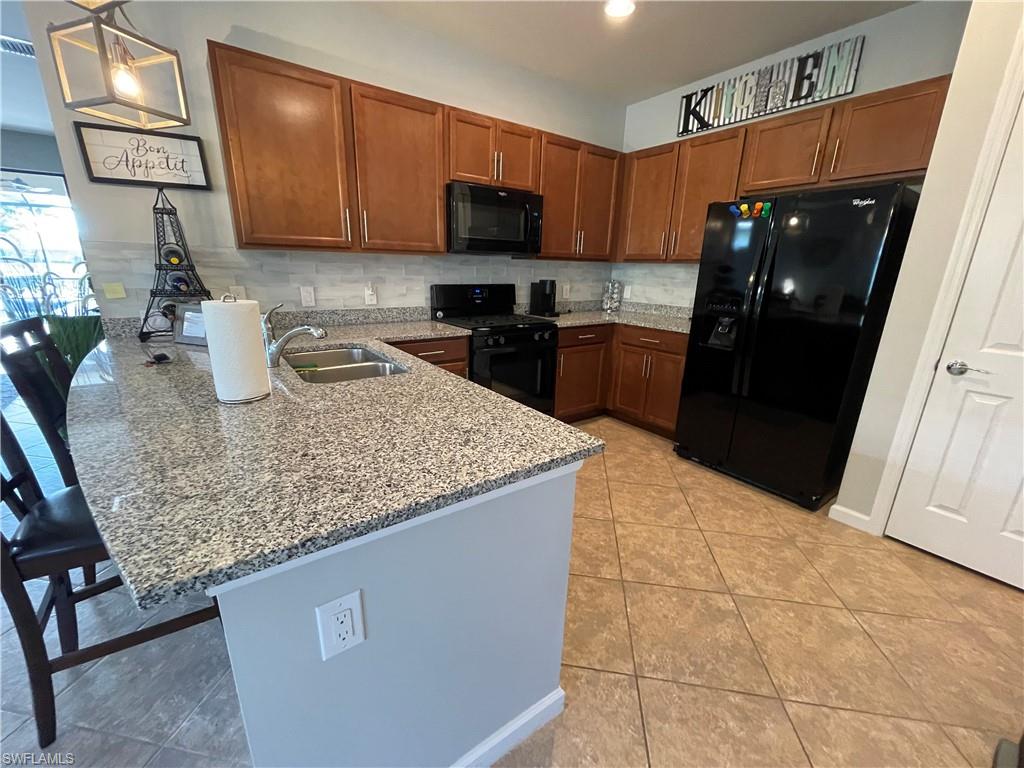 7631 Jacaranda LN photo 17