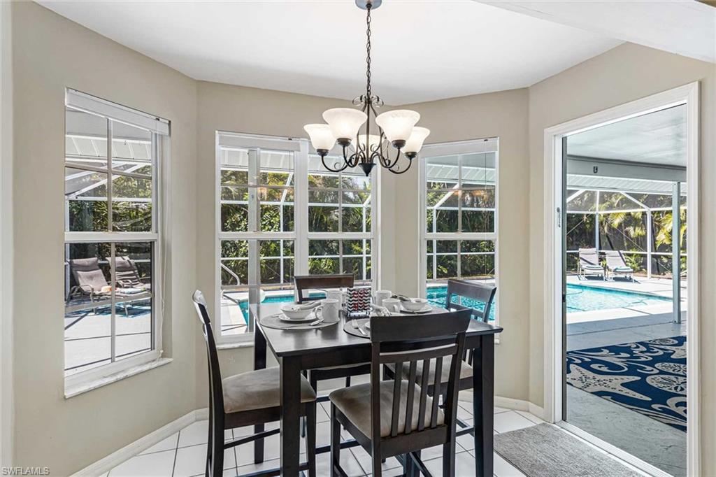 Enjoy your coffee at the breakfast nook with a great view of the pool