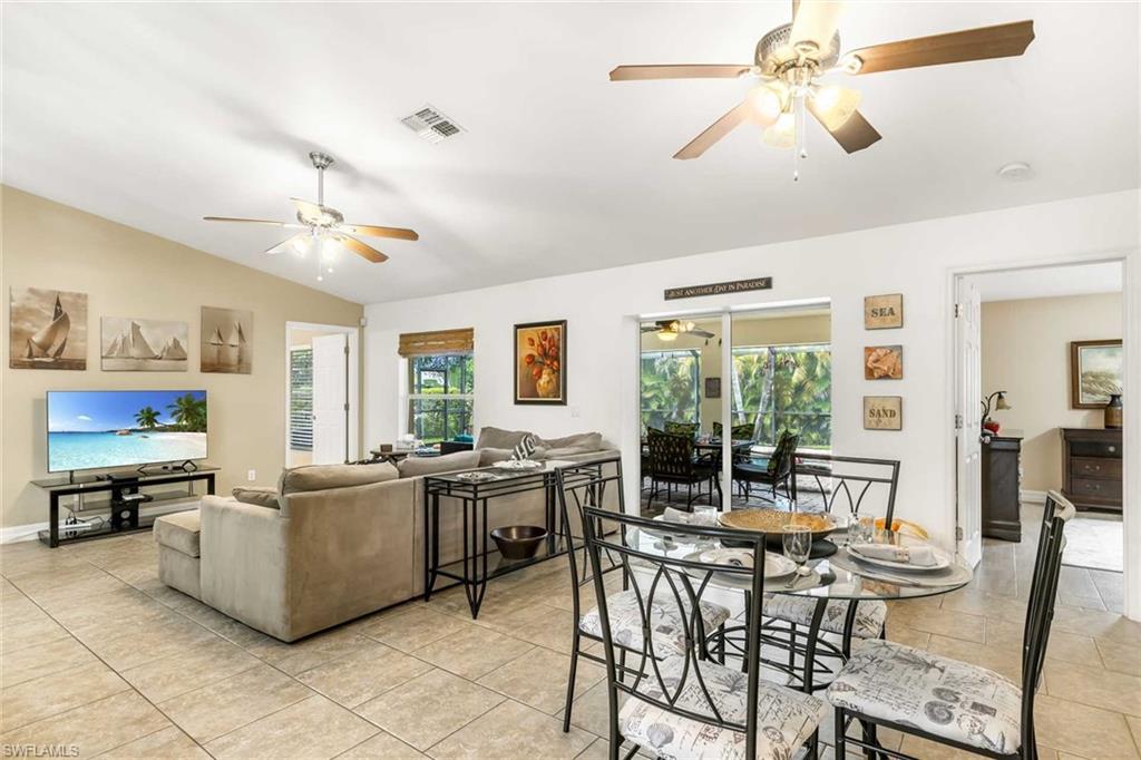 Enjoy your morning coffee at the breakfast nook