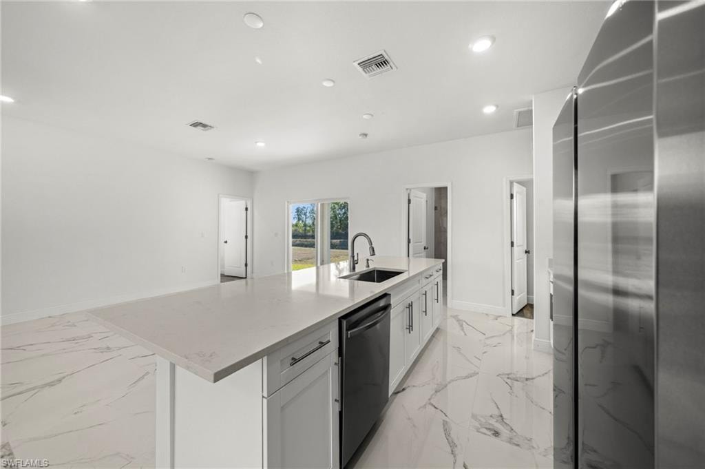 1252 Edna ST E photo 8