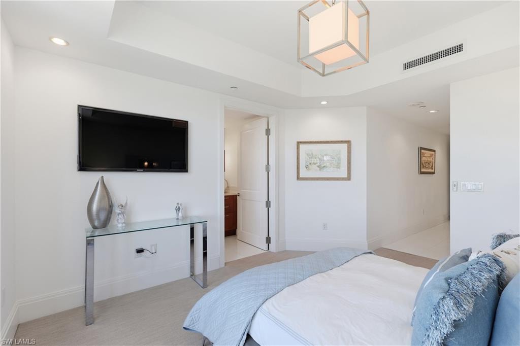 13675 Vanderbilt DR 810 photo 23