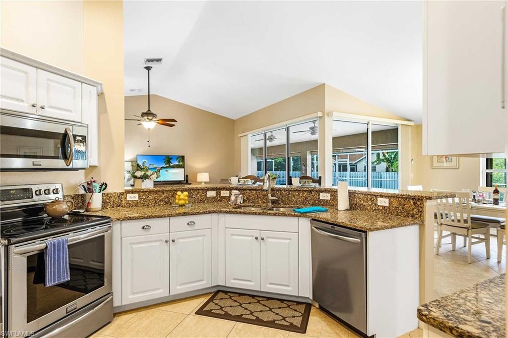 The fully-equipped kitchen