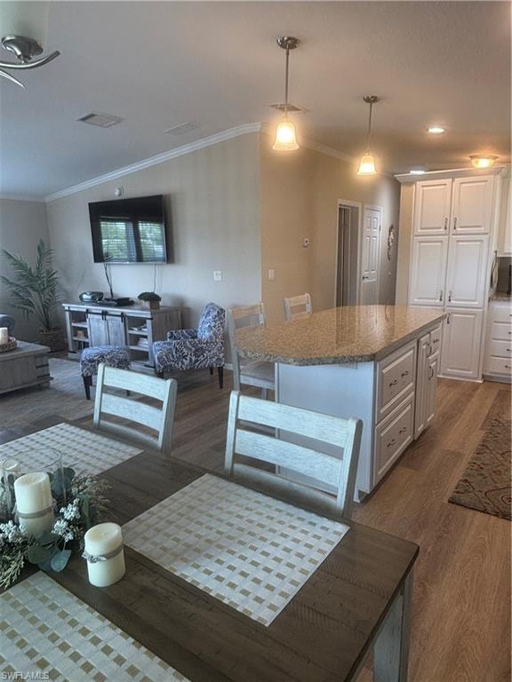 27646 Bourbonniere DR photo 8