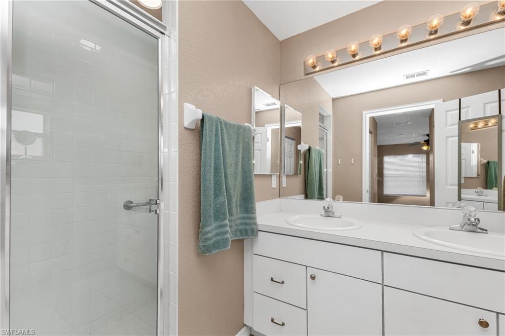 24208 Buckingham WAY photo 14