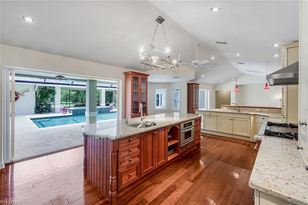 675 Murex DR photo 13