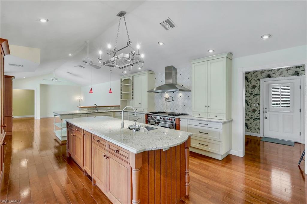 675 Murex DR photo 14