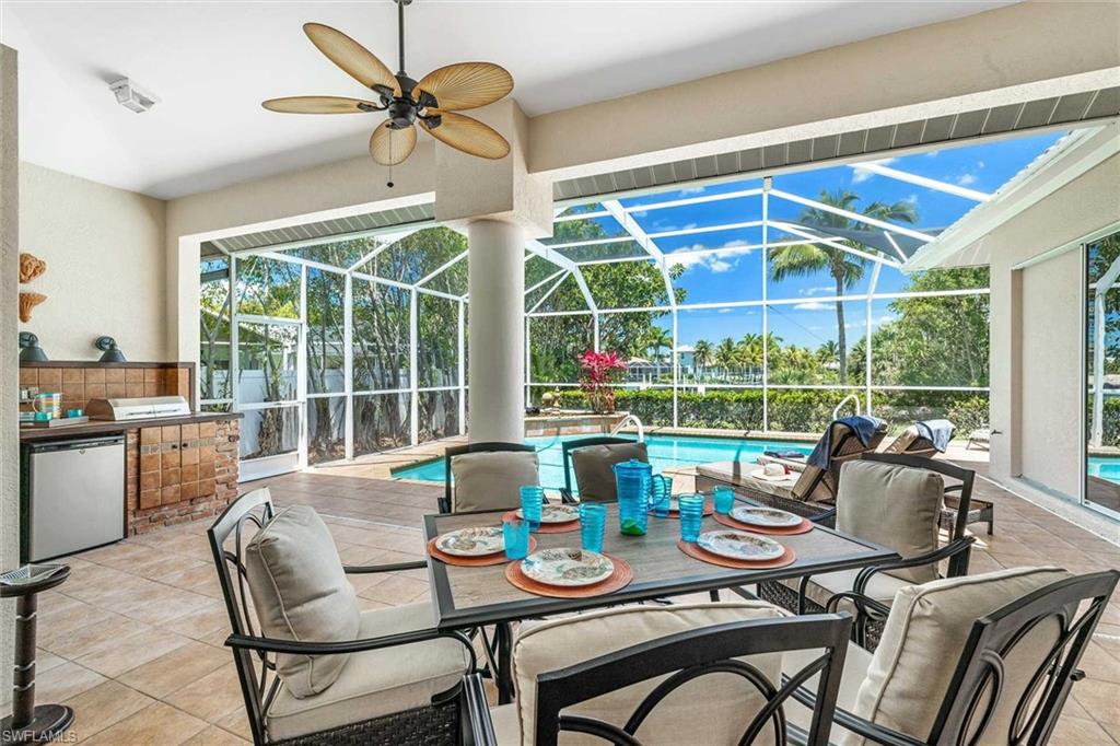 Outside dining has room for 6