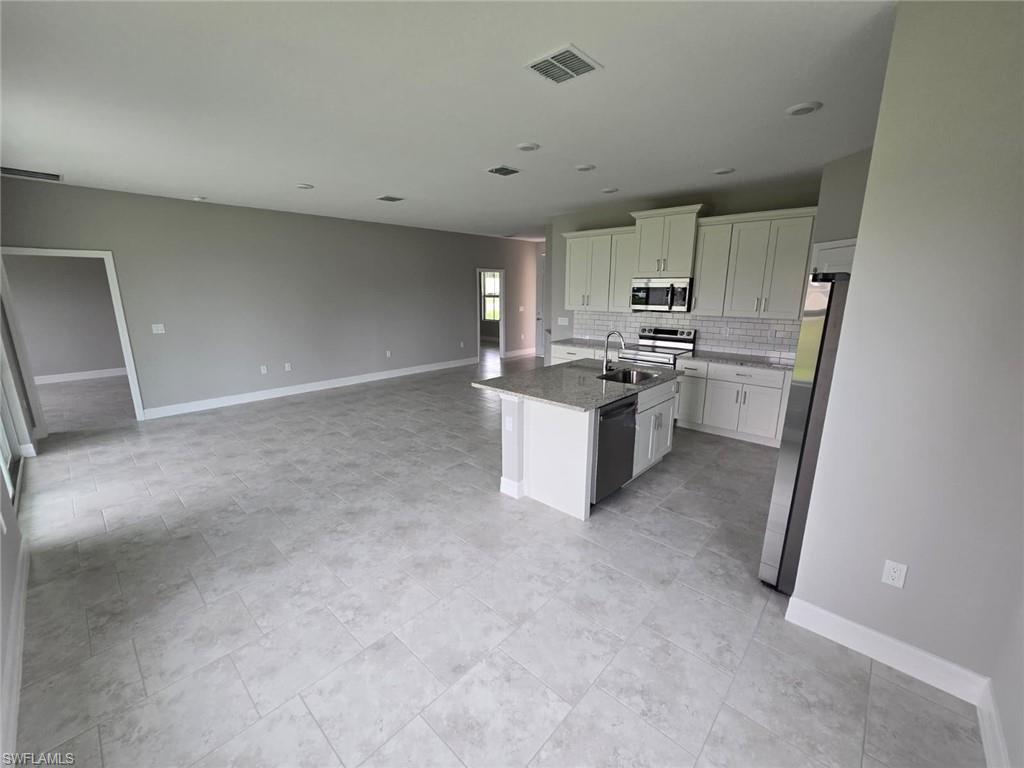 1021 Alcalde ST E photo 6