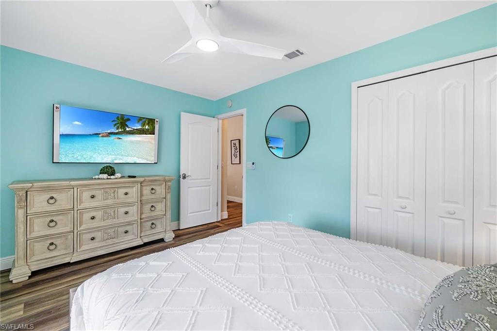 The guest bedroom offers a flat-screen TV