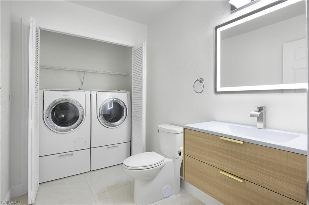 Powder room/Laundry room