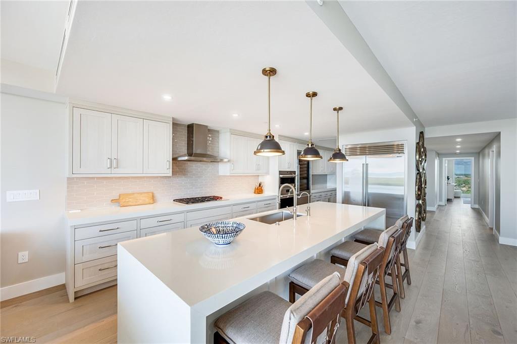 Kitchen/ Island Bar with Seating for 4