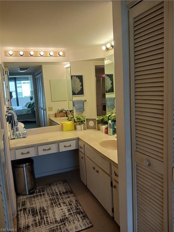 Ensuite bathroom with vanity