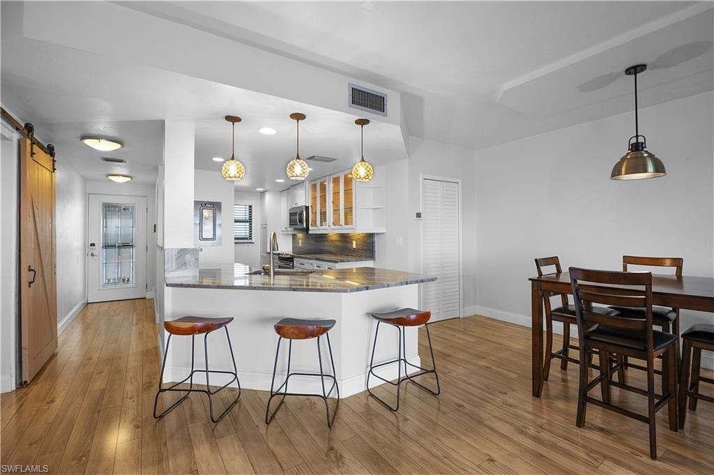 1901 Clifford ST 1402 photo 7