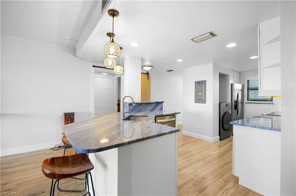 1901 Clifford ST 1402 photo 10