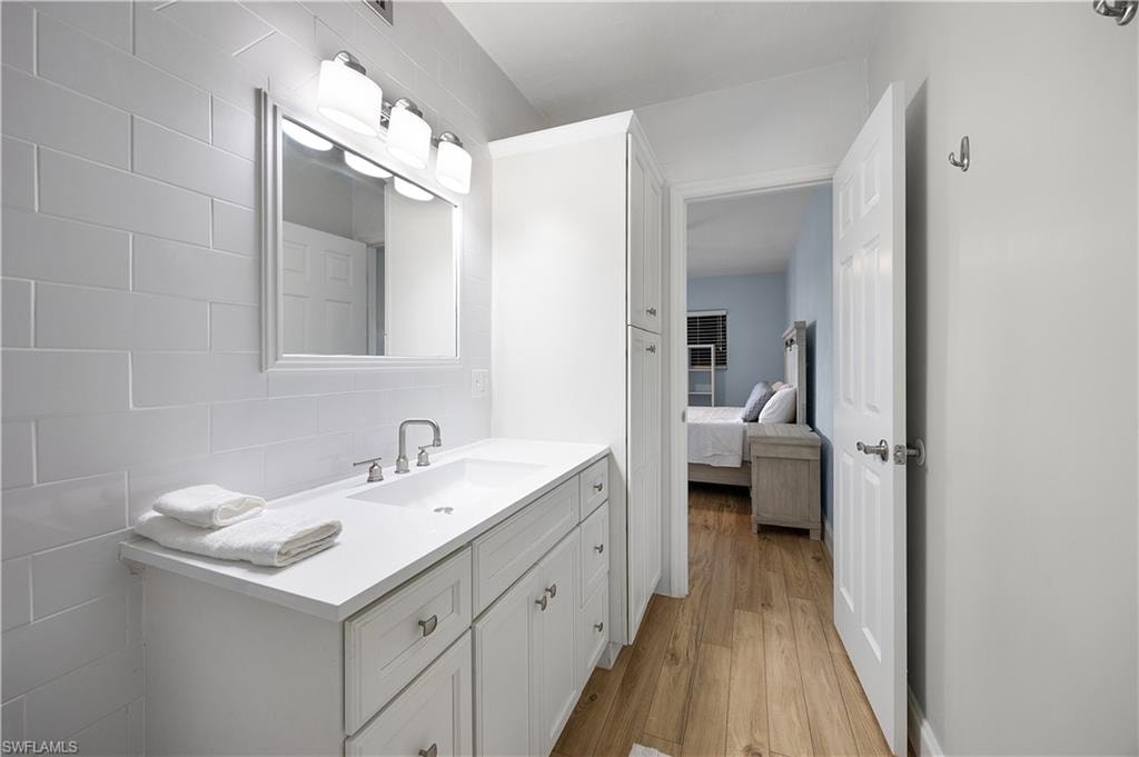 1901 Clifford ST 1402 photo 14