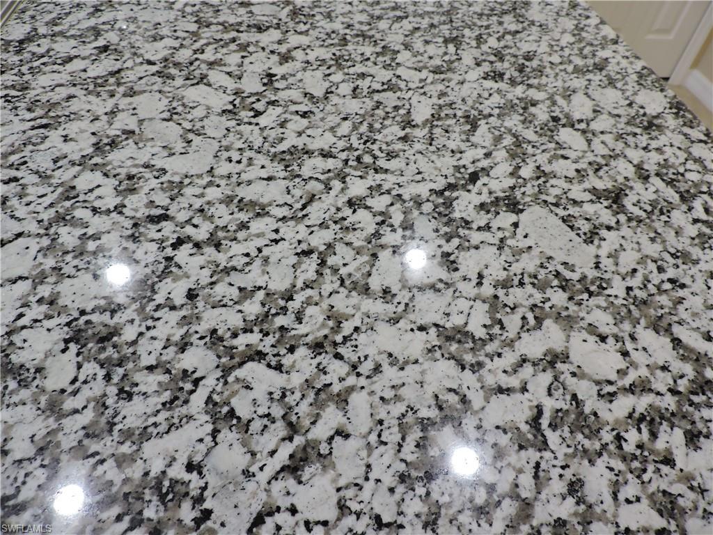 GRANIT IN BATHROOMS AND KITCHEN