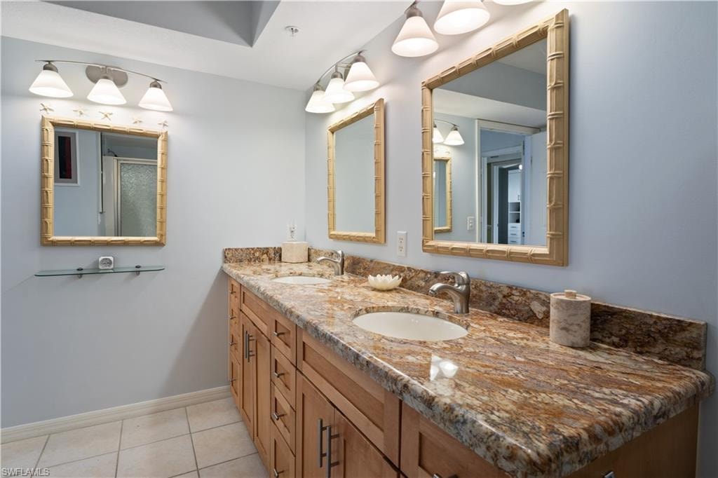 Dual SinksGranite Countertops